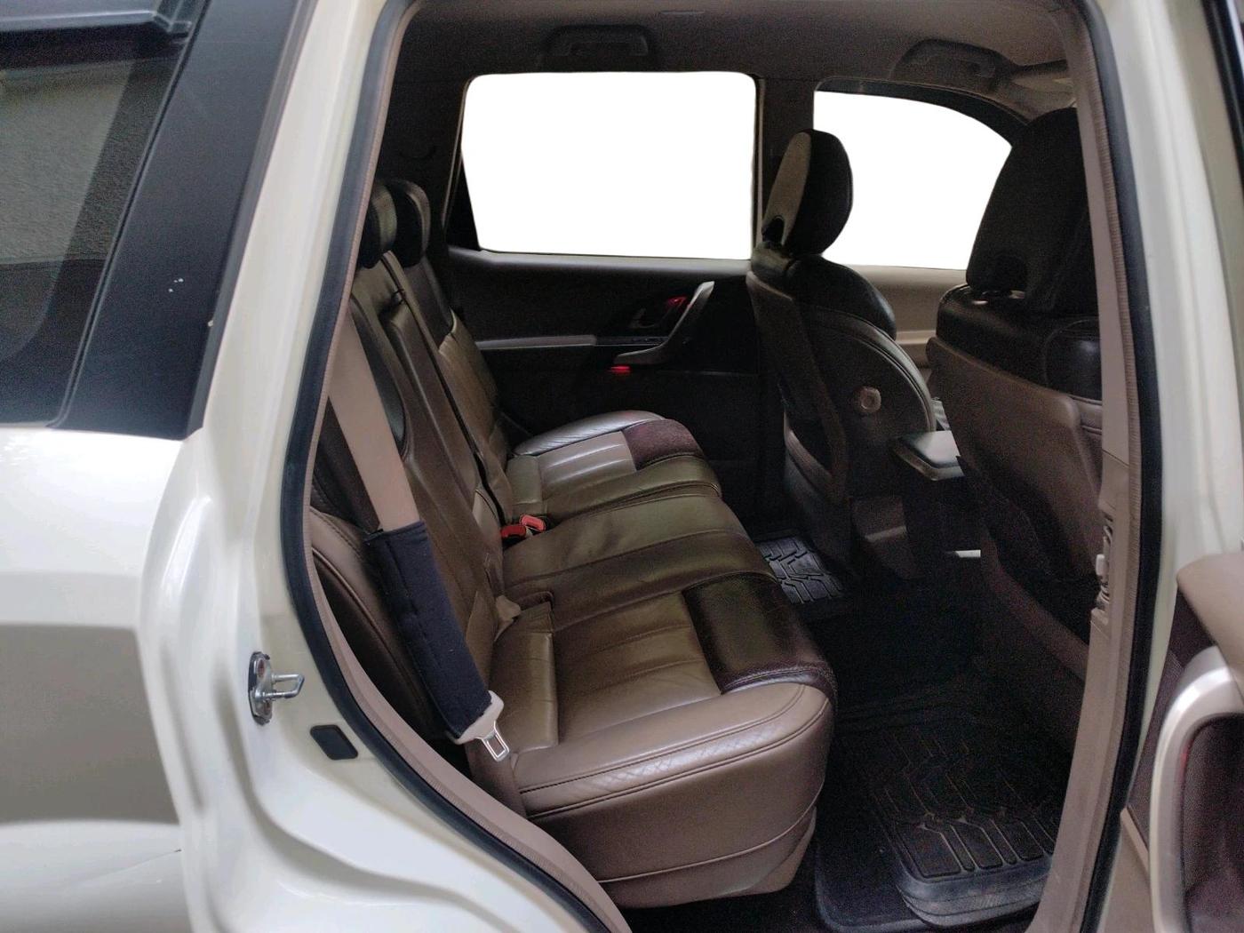 2012 Mahindra XUV500 W8 AWD, Diesel, Manual, 1,06,597 km, interior