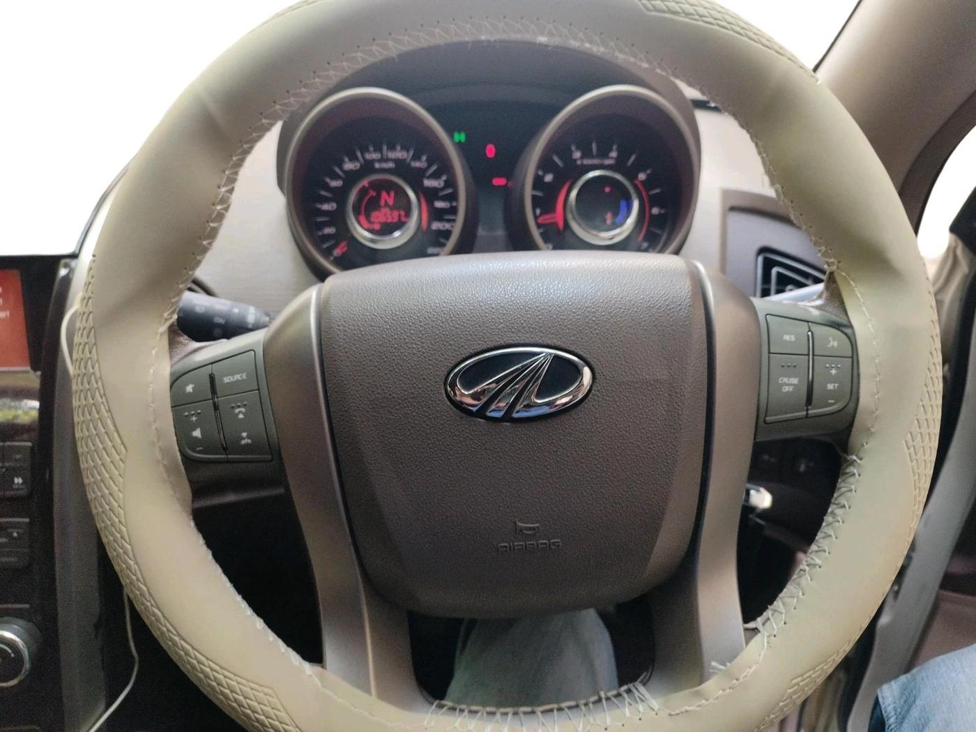 2012 Mahindra XUV500 W8 AWD, Diesel, Manual, 1,06,597 km, interior