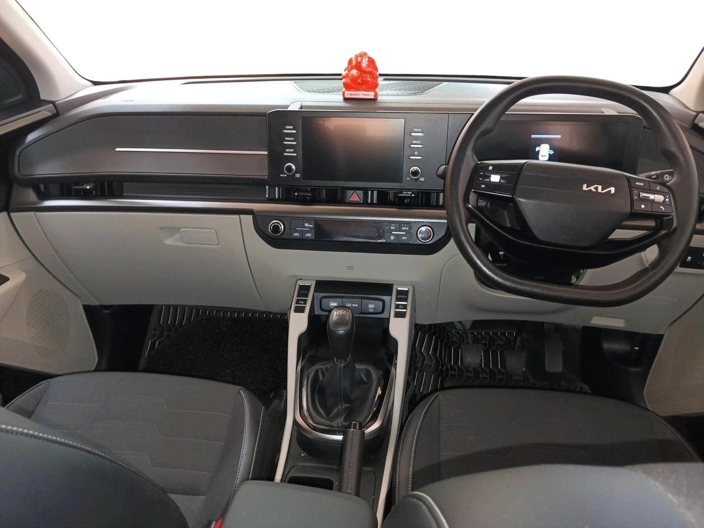 2025 KIA Carens Clavis HTK 1.5 Petrol MT, Petrol, Manual, 5,433 km, interior