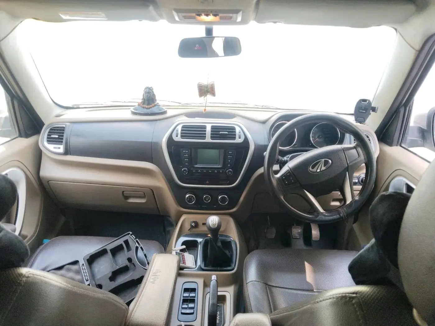 2016 Mahindra TUV300 T8, Diesel, Manual, 1,45,626 km, interior