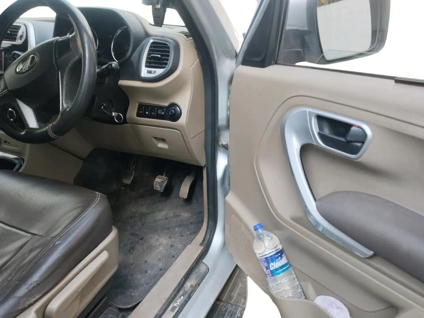 2016 Mahindra TUV300 T8, Diesel, Manual, 1,45,626 km, interior