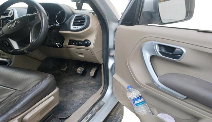 2016 Mahindra TUV300 T8, Diesel, Manual, 1,45,626 km, interior