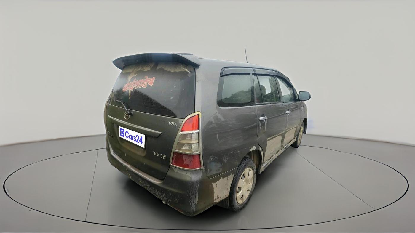 2013 Toyota Innova 2.5 GX 8 STR, Diesel, Manual, 1,54,515 km, exterior