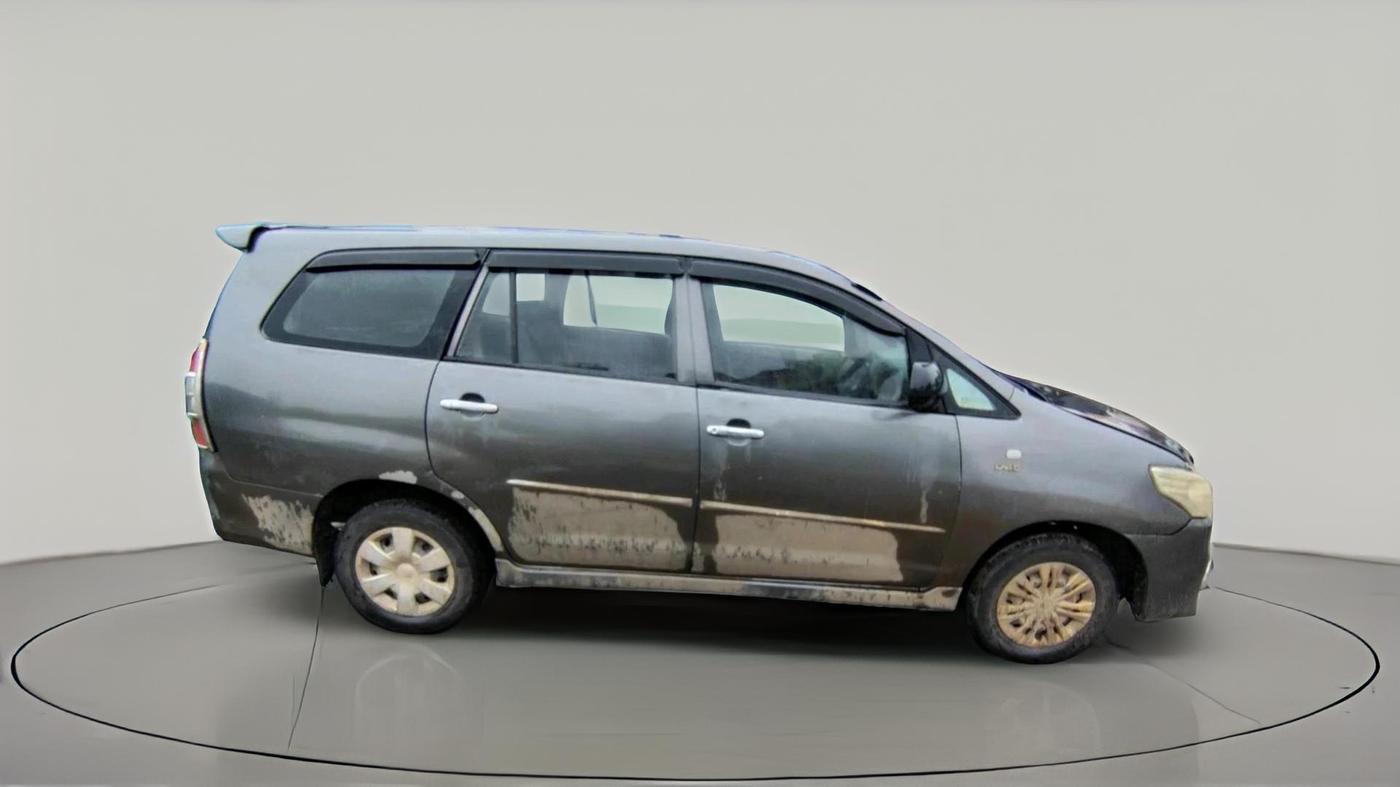 2013 Toyota Innova 2.5 GX 8 STR, Diesel, Manual, 1,54,515 km, exterior