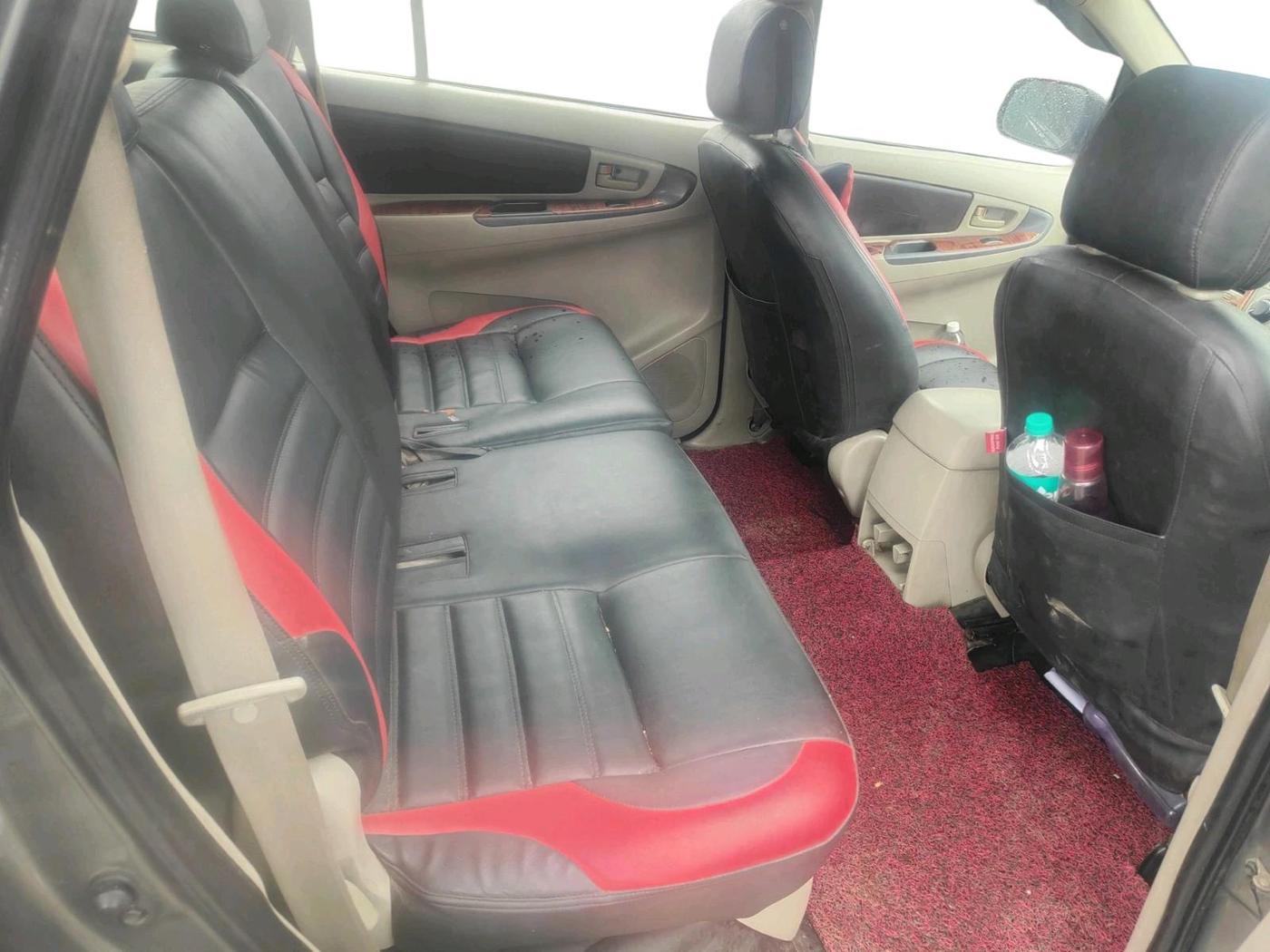 2013 Toyota Innova 2.5 GX 8 STR, Diesel, Manual, 1,54,515 km, interior