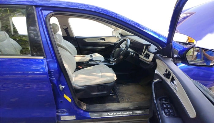 2021 Mahindra XUV700 AX 7 D AT 7 STR, Diesel, Automatic, 41,894 km, interior