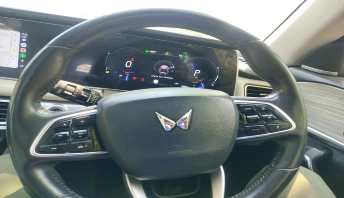 2021 Mahindra XUV700 AX 7 D AT 7 STR, Diesel, Automatic, 41,894 km, interior