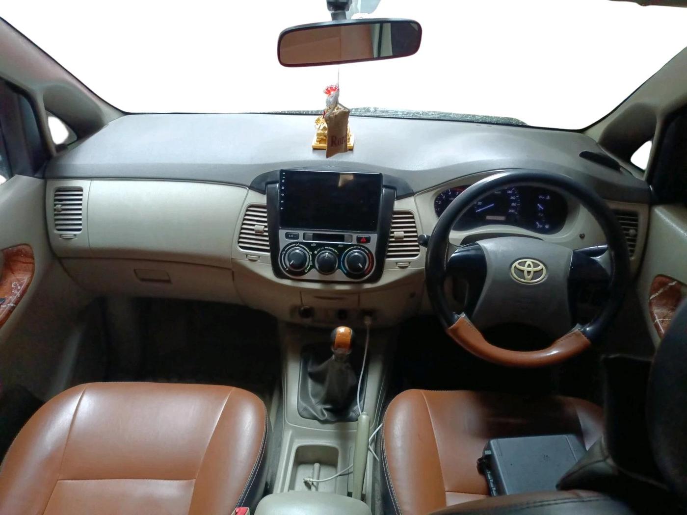 2012 Toyota Innova 2.5 G 7 STR, Diesel, Manual, 2,14,421 km, interior