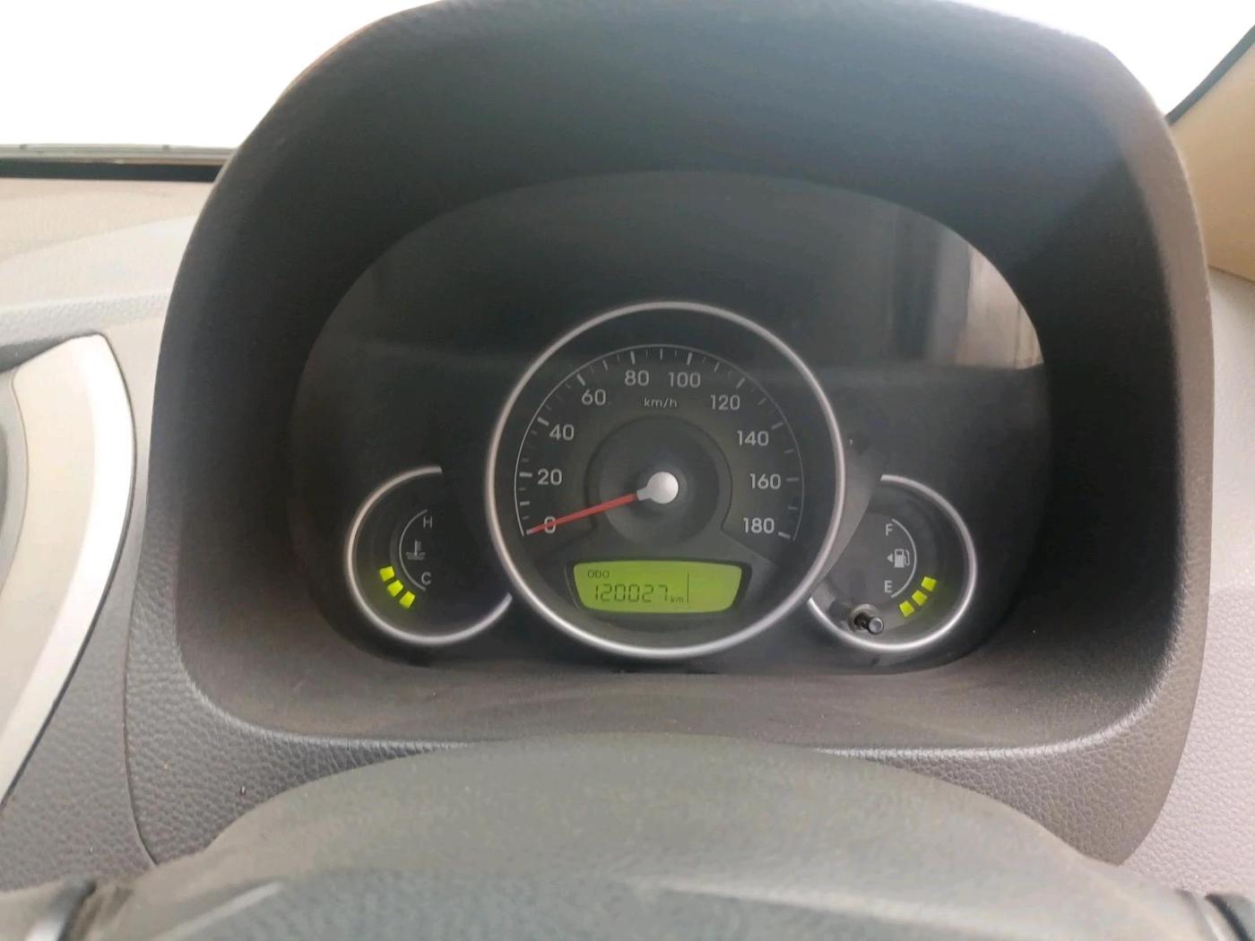 2017 Hyundai Eon MAGNA +, Petrol, Manual, 1,20,025 km, interior