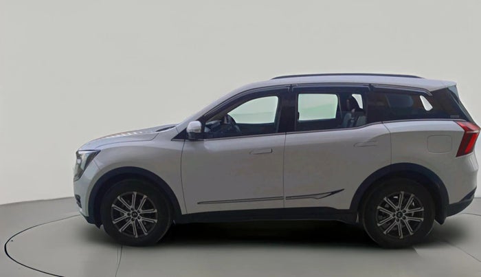 2025 Mahindra XUV700 AX 7 LUXURY P AT 7 STR, Petrol, Automatic, 8,212 km, exterior