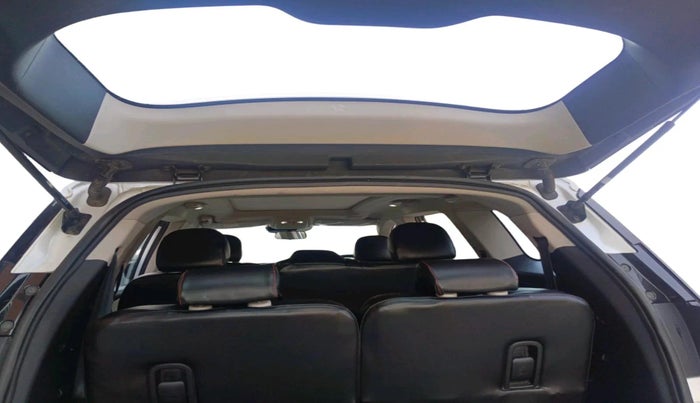 2025 Mahindra XUV700 AX 7 LUXURY P AT 7 STR, Petrol, Automatic, 8,212 km, exterior