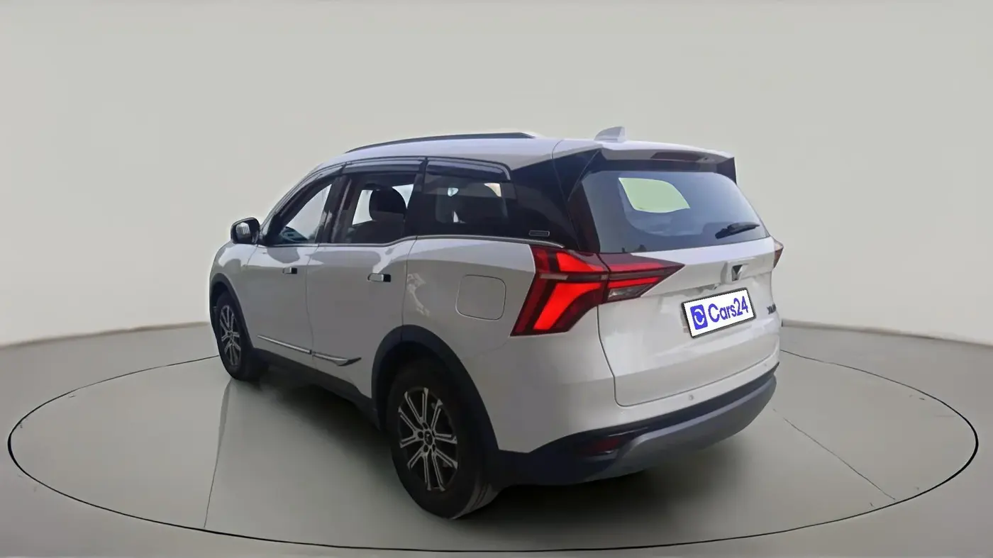 2025 Mahindra XUV700 AX 7 LUXURY P AT 7 STR, Petrol, Automatic, 8,212 km, exterior