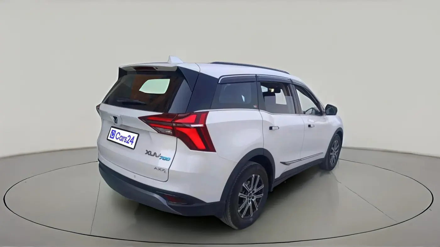 2025 Mahindra XUV700 AX 7 LUXURY P AT 7 STR, Petrol, Automatic, 8,212 km, exterior