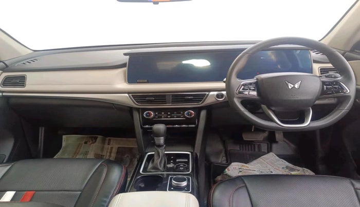 2025 Mahindra XUV700 AX 7 LUXURY P AT 7 STR, Petrol, Automatic, 8,212 km, interior