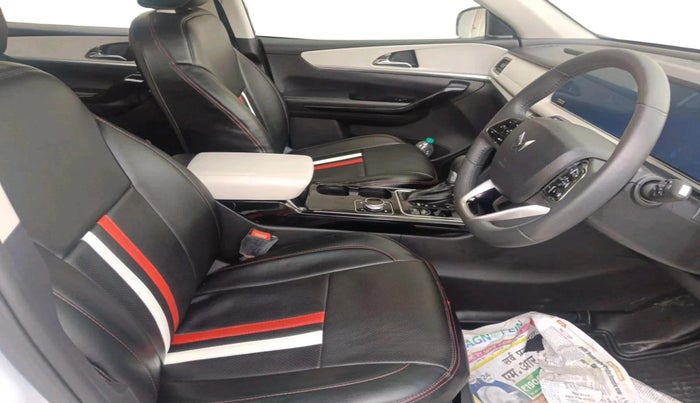 2025 Mahindra XUV700 AX 7 LUXURY P AT 7 STR, Petrol, Automatic, 8,212 km, interior