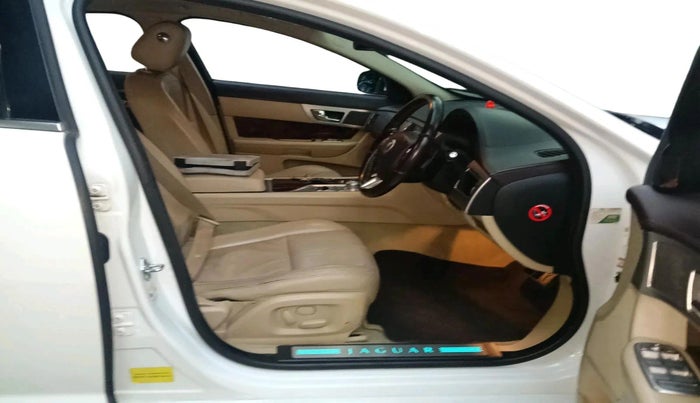 2011 Jaguar XF 3.0 DIESEL, Diesel, Automatic, 92,874 km, interior