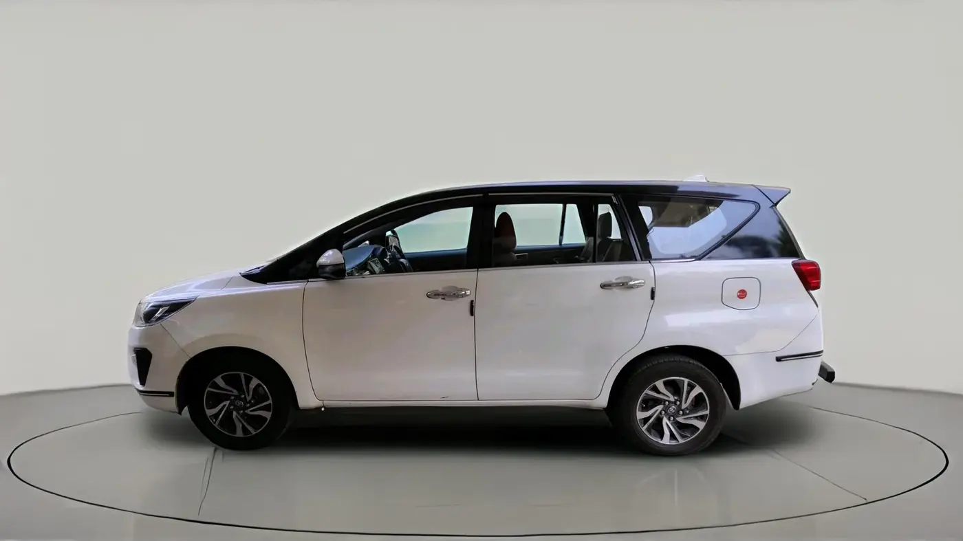 2022 Toyota Innova Crysta 2.7 VX 7 STR, Petrol, Manual, 53,921 km, exterior