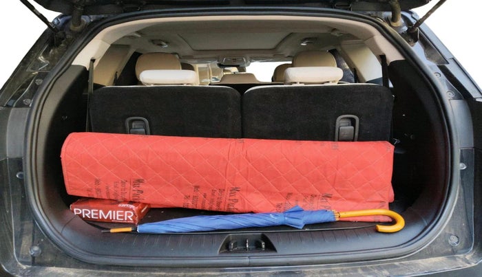 2022 Mahindra XUV700 AX 7 LUXURY D AT 7 STR, Diesel, Automatic, 91,252 km, exterior