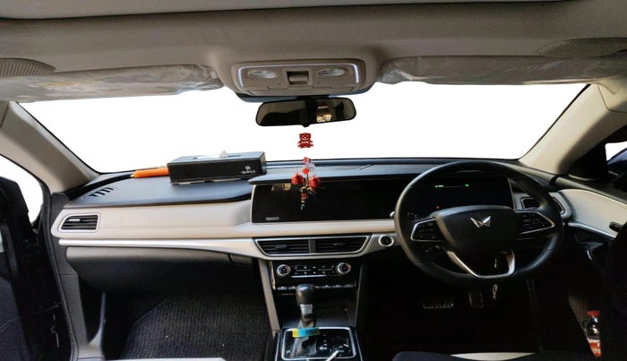 2022 Mahindra XUV700 AX 7 LUXURY D AT 7 STR, Diesel, Automatic, 91,252 km, interior