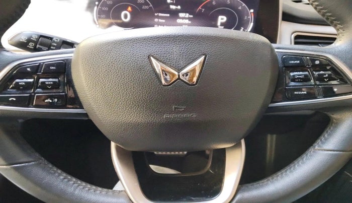 2022 Mahindra XUV700 AX 7 LUXURY D AT 7 STR, Diesel, Automatic, 91,252 km, interior