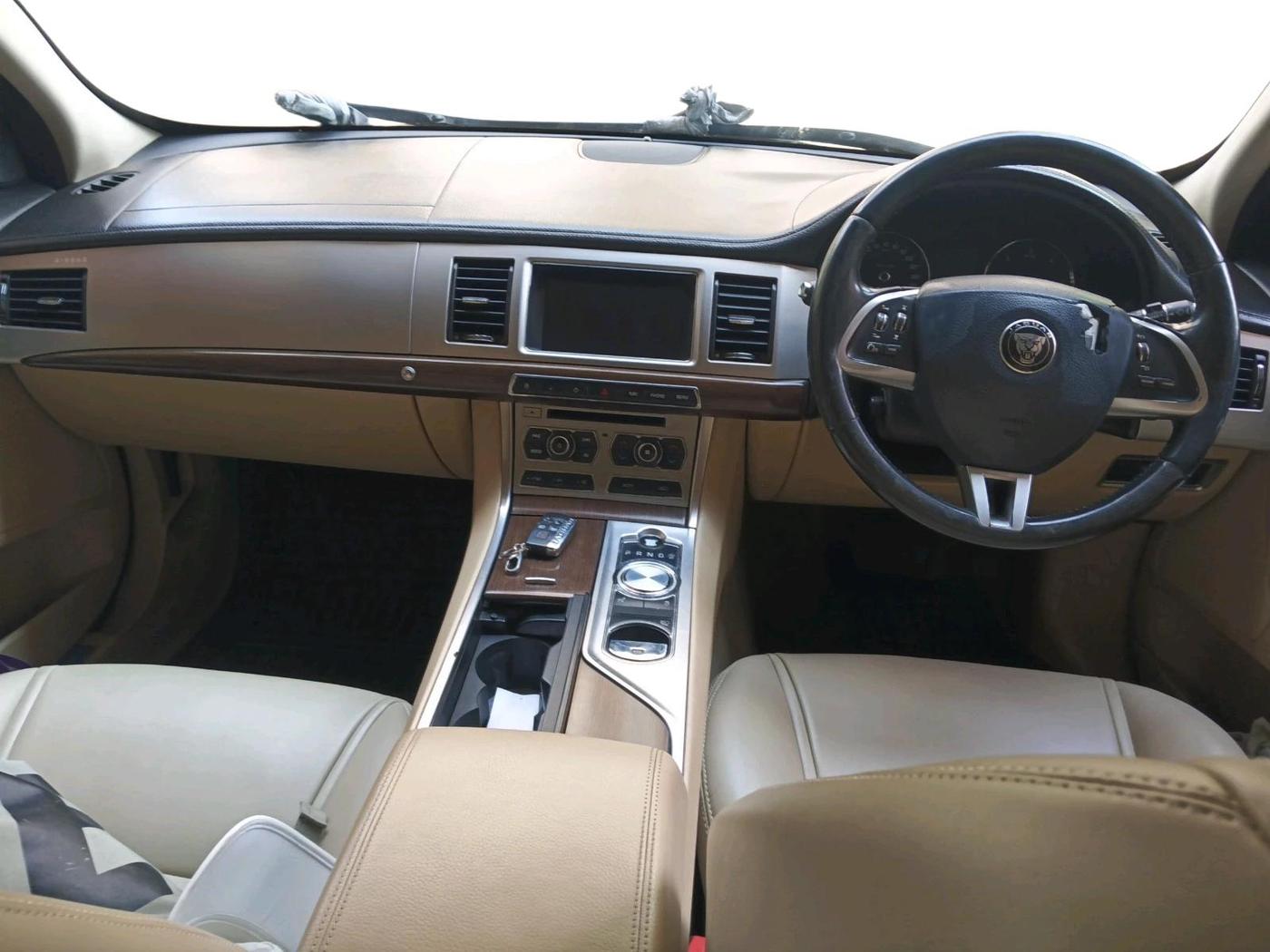 2014 Jaguar XF 2.2 DIESEL LUXURY, Diesel, Automatic, 1,33,783 km, interior