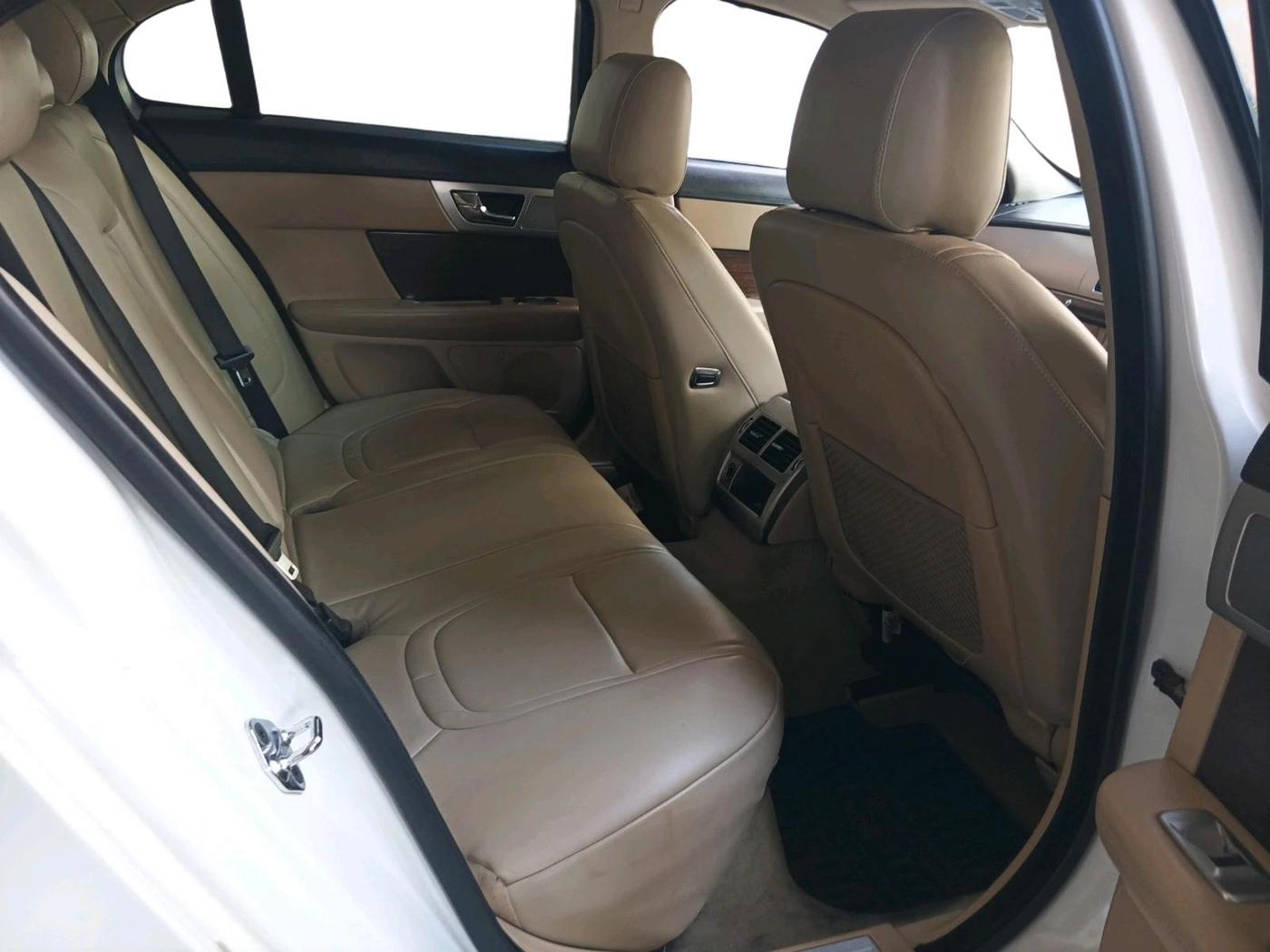 2014 Jaguar XF 2.2 DIESEL LUXURY, Diesel, Automatic, 1,33,783 km, interior