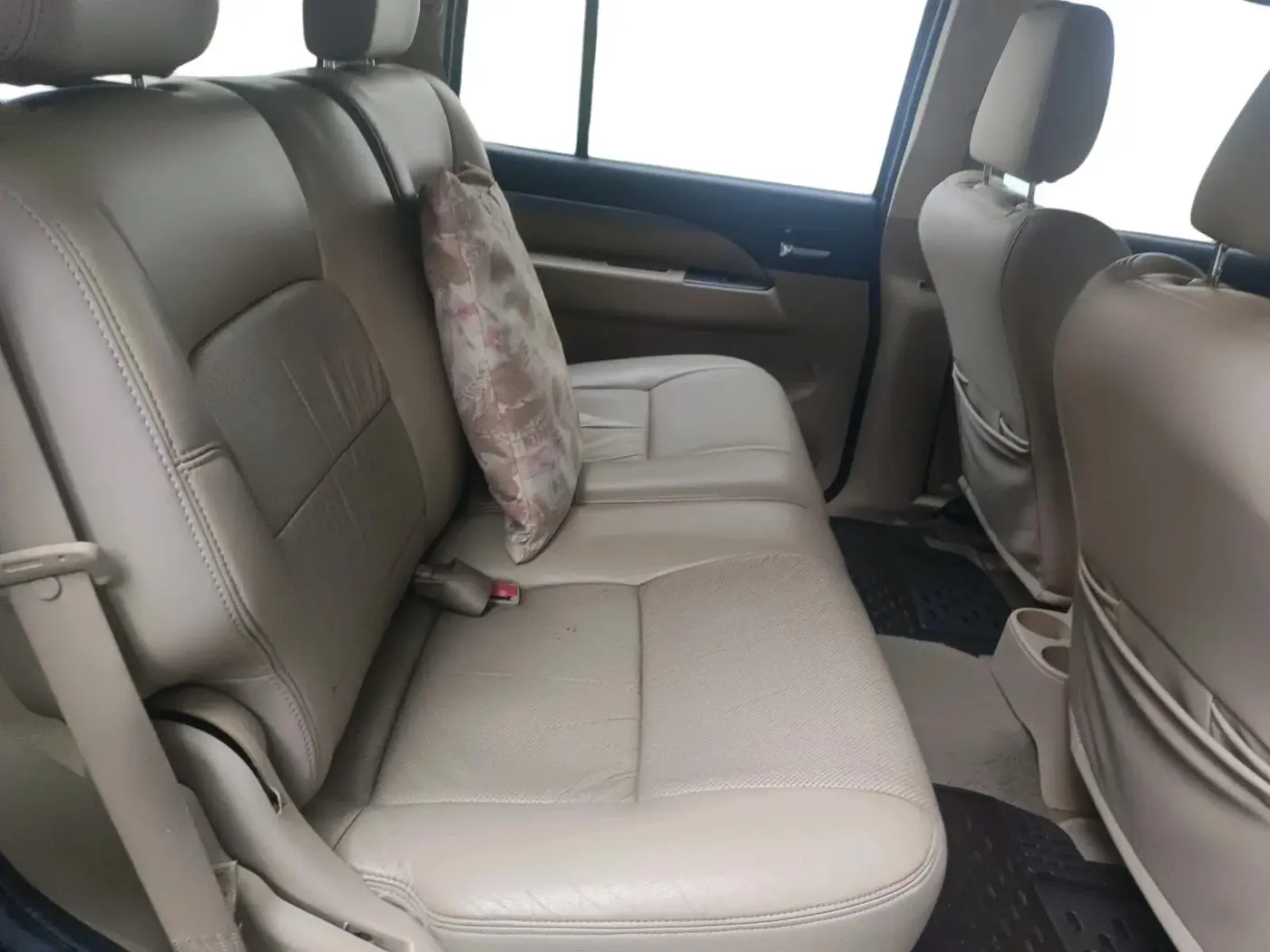 2011 Ford Endeavour 3.0L 4X2 AT, Diesel, Automatic, 94,089 km, interior
