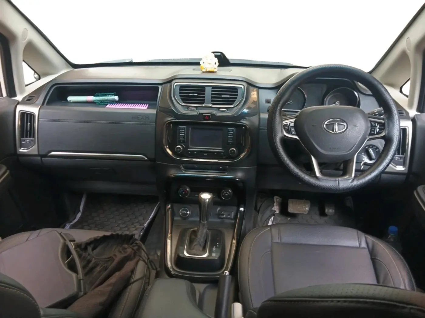 2017 Tata Hexa XTA 4X2 7 STR, Diesel, Automatic, 71,510 km, interior