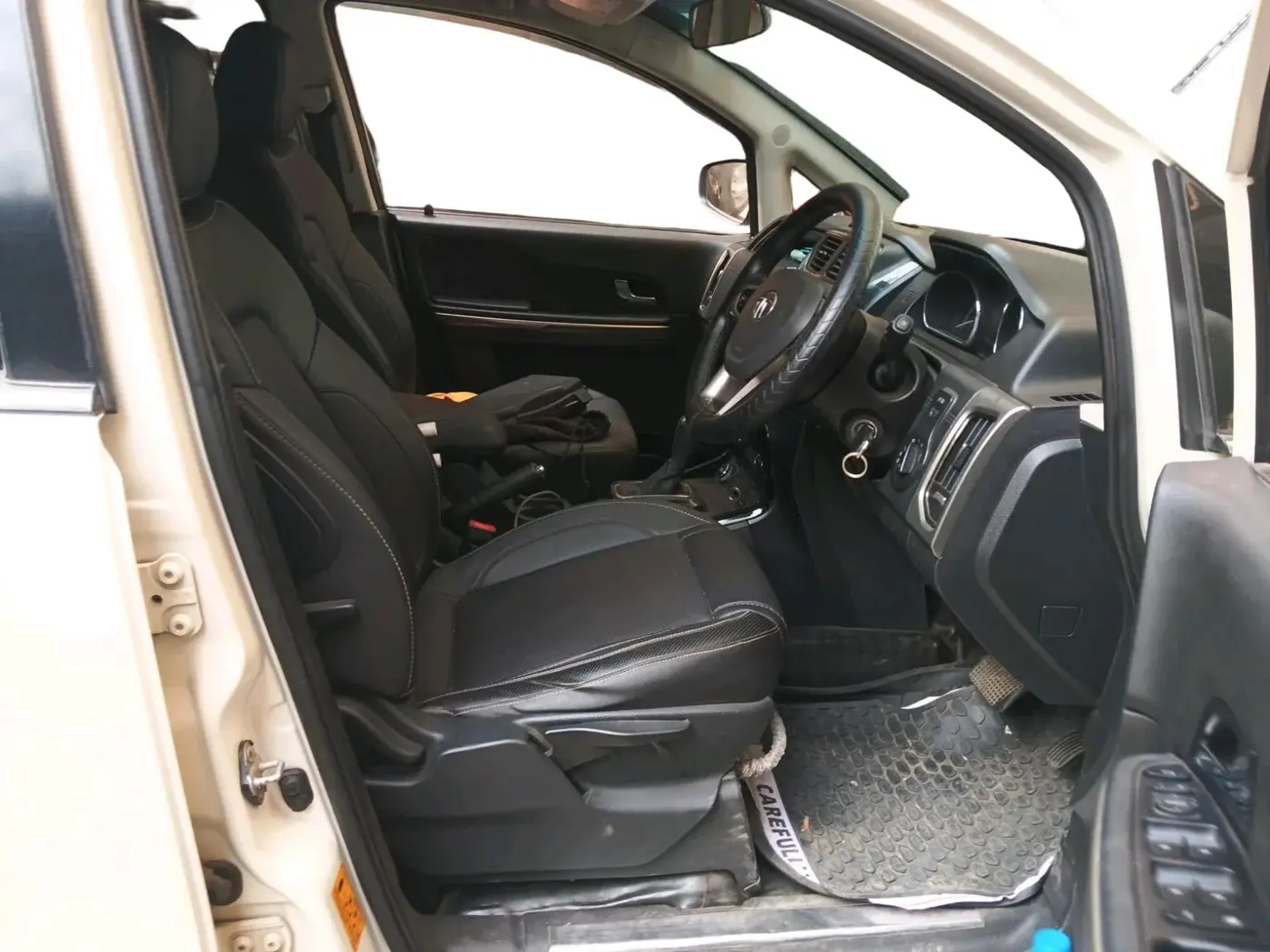 2017 Tata Hexa XTA 4X2 7 STR, Diesel, Automatic, 71,510 km, interior