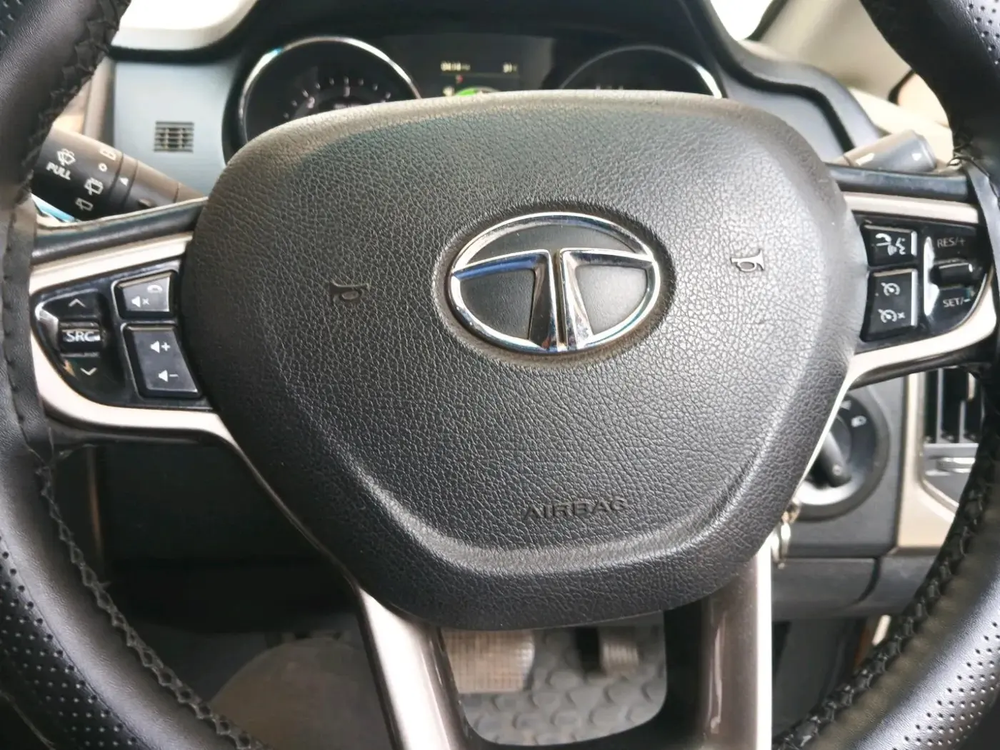 2017 Tata Hexa XTA 4X2 7 STR, Diesel, Automatic, 71,510 km, interior