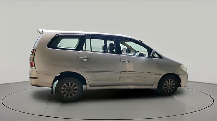 2013 Toyota Innova 2.5 VX 8 STR, Diesel, Manual, 1,73,272 km, exterior