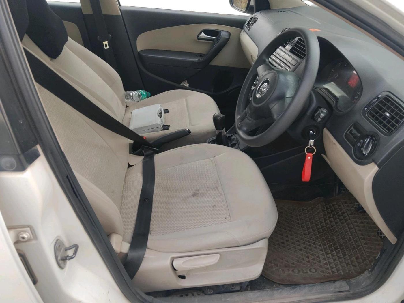 2014 Volkswagen Polo COMFORTLINE 1.2 Diesel, Diesel, Manual, 2,58,738 km, interior