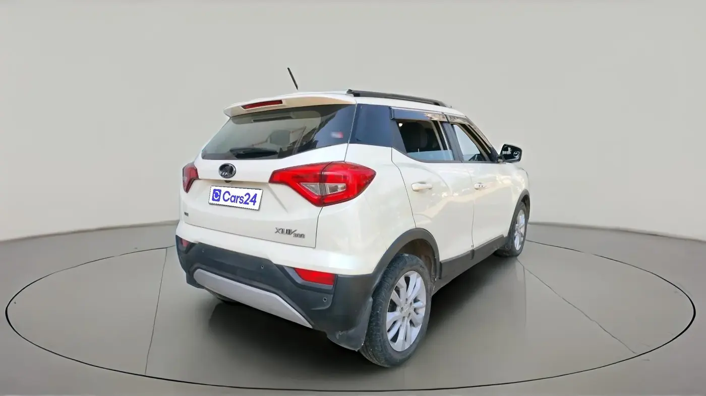 2020 Mahindra XUV300 W8 1.2 PETROL, Petrol, Manual, 37,708 km, exterior