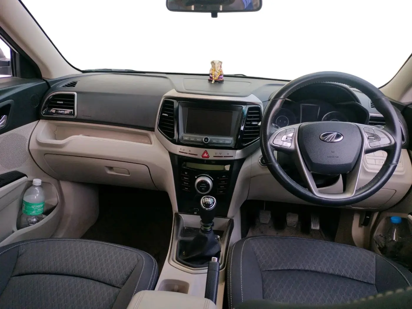2020 Mahindra XUV300 W8 1.2 PETROL, Petrol, Manual, 37,708 km, interior