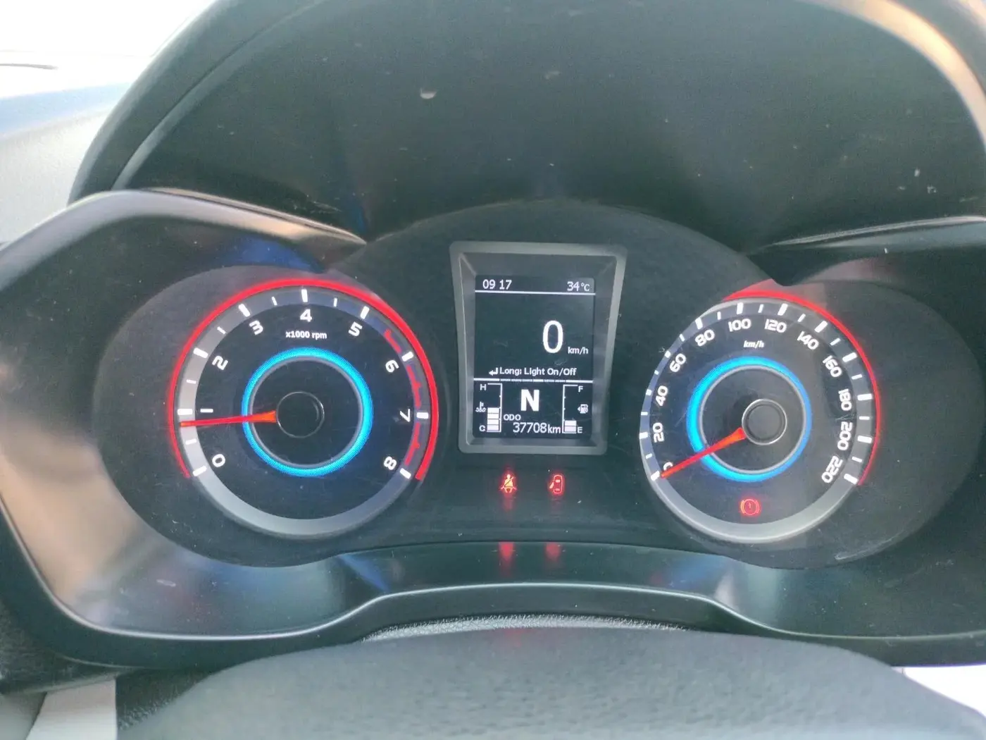 2020 Mahindra XUV300 W8 1.2 PETROL, Petrol, Manual, 37,708 km, interior