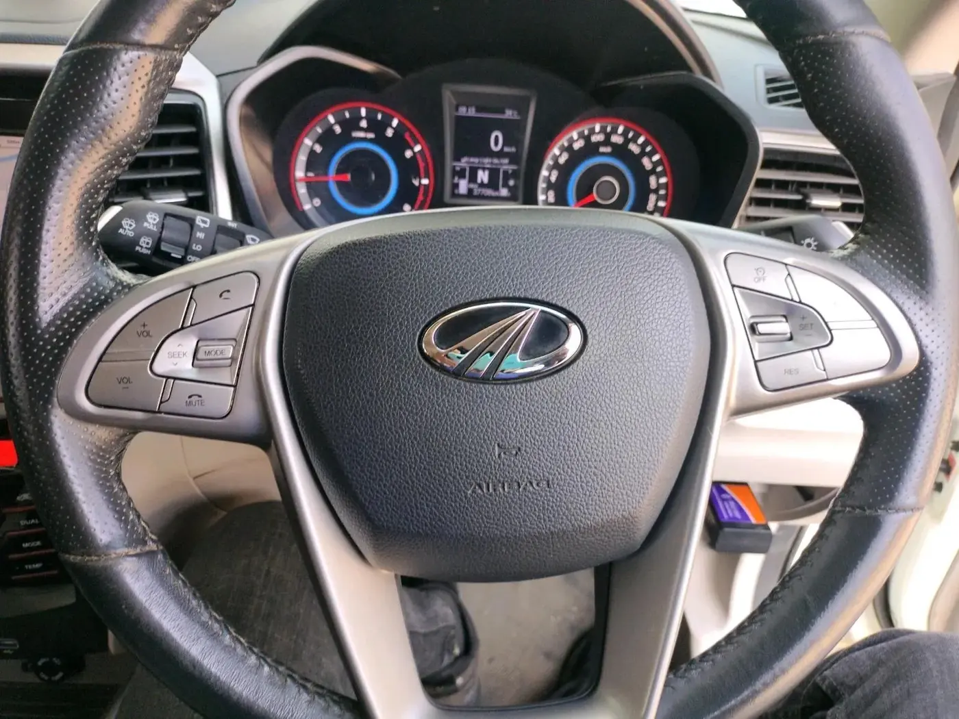 2020 Mahindra XUV300 W8 1.2 PETROL, Petrol, Manual, 37,708 km, interior