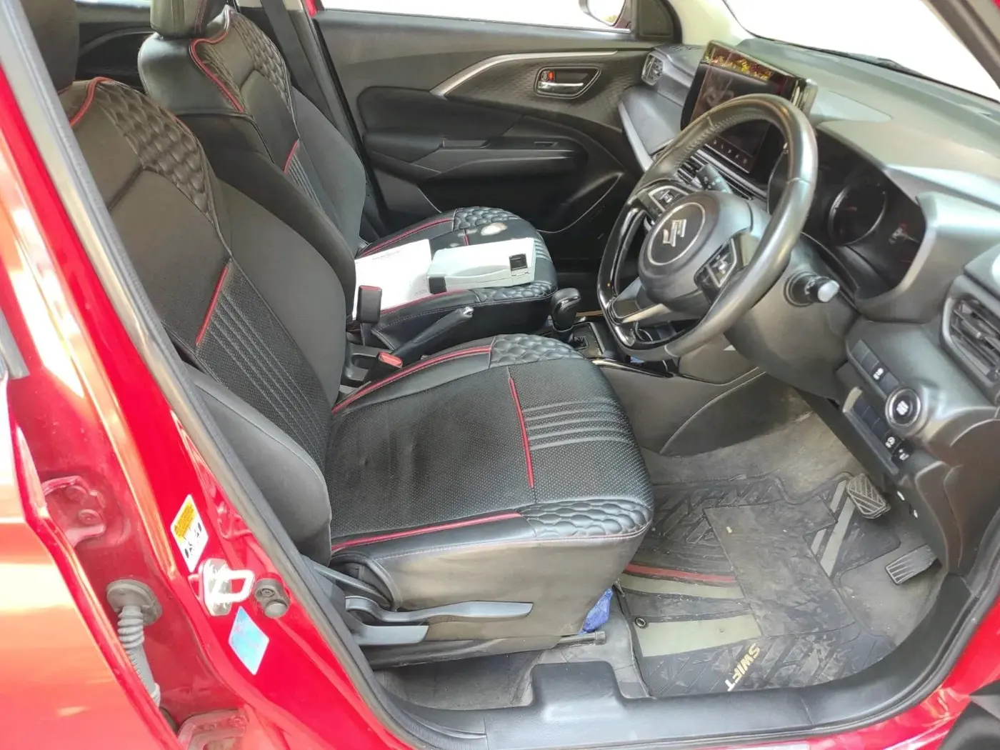 2024 Maruti Swift ZXI PLUS AMT DUAL TONE, Petrol, Automatic, 13,498 km, interior