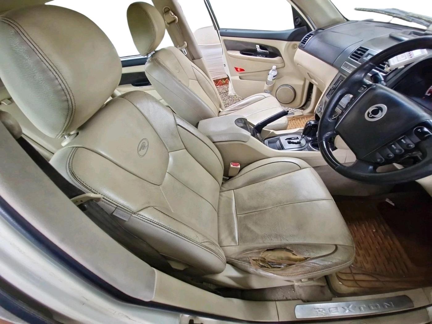 2013 Ssangyong Rexton RX7, Diesel, Automatic, 3,73,050 km, interior