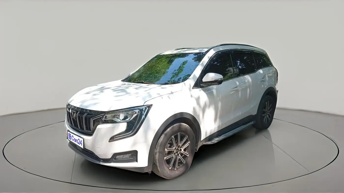 2025 Mahindra XUV700 AX 7 LUXURY D AT 7 STR, Diesel, Automatic, 8,298 km, exterior