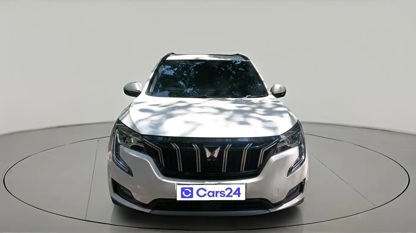 2025 Mahindra XUV700 AX 7 LUXURY D AT 7 STR, Diesel, Automatic, 8,298 km, exterior