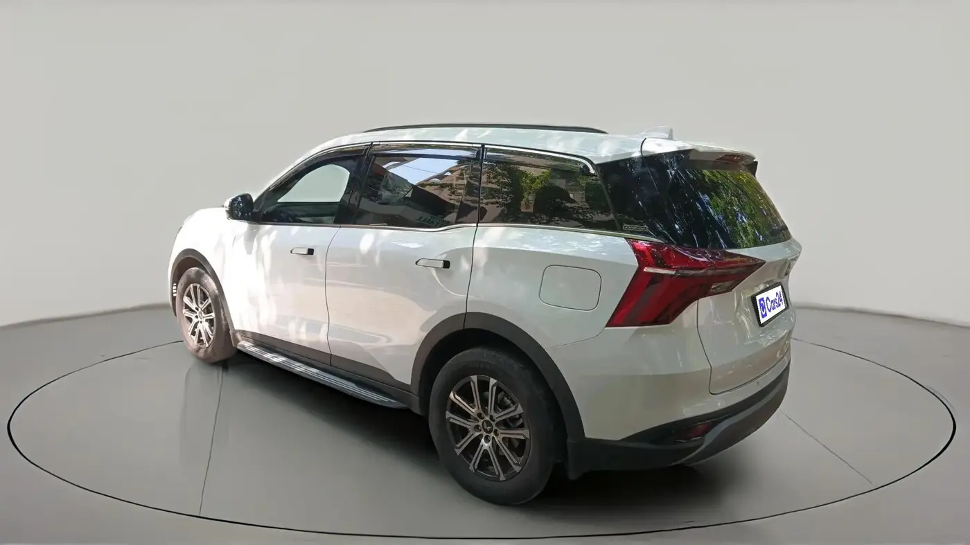 2025 Mahindra XUV700 AX 7 LUXURY D AT 7 STR, Diesel, Automatic, 8,298 km, exterior