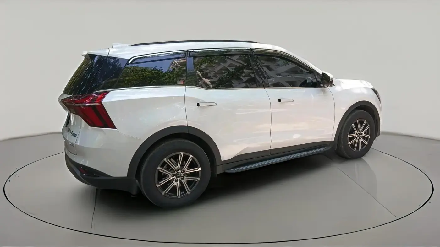 2025 Mahindra XUV700 AX 7 LUXURY D AT 7 STR, Diesel, Automatic, 8,298 km, exterior