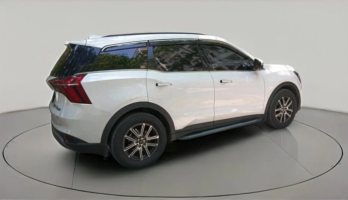 2025 Mahindra XUV700 AX 7 LUXURY D AT 7 STR, Diesel, Automatic, 8,298 km, exterior