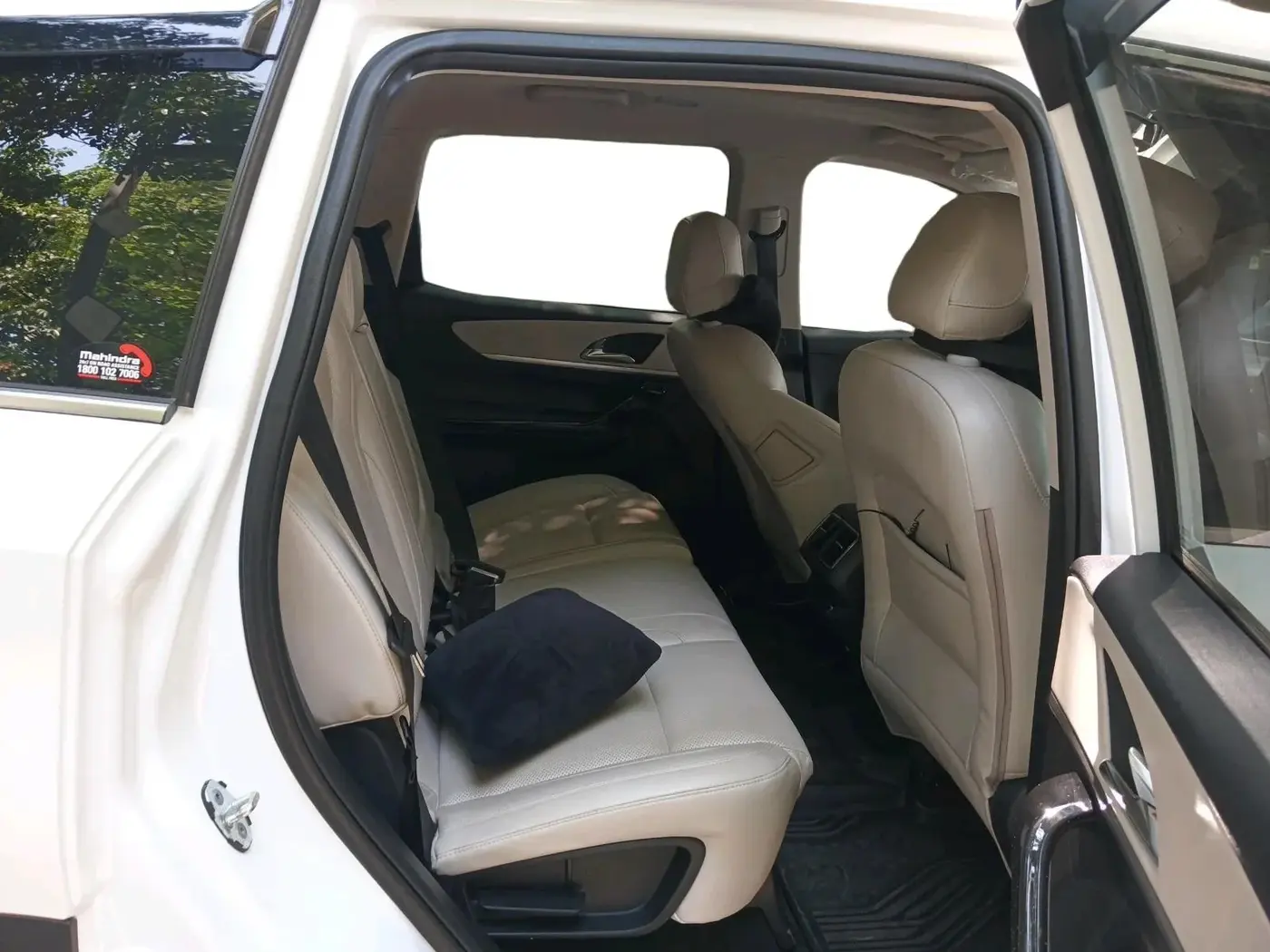 2025 Mahindra XUV700 AX 7 LUXURY D AT 7 STR, Diesel, Automatic, 8,298 km, interior