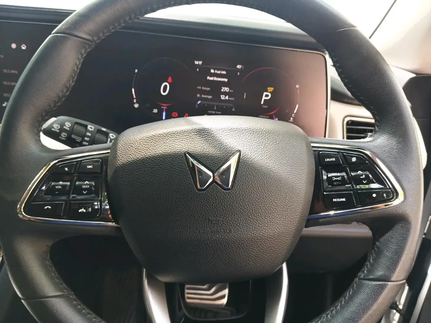 2025 Mahindra XUV700 AX 7 LUXURY D AT 7 STR, Diesel, Automatic, 8,298 km, interior