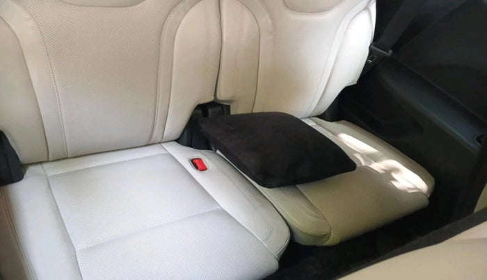 2025 Mahindra XUV700 AX 7 LUXURY D AT 7 STR, Diesel, Automatic, 8,298 km, interior