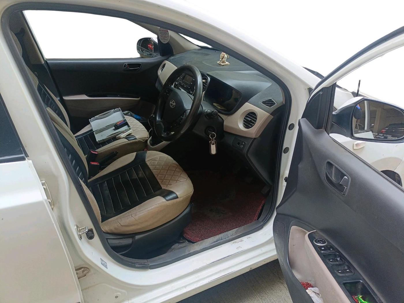 2018 Hyundai Xcent S 1.2, Petrol, Manual, 2,01,933 km, interior