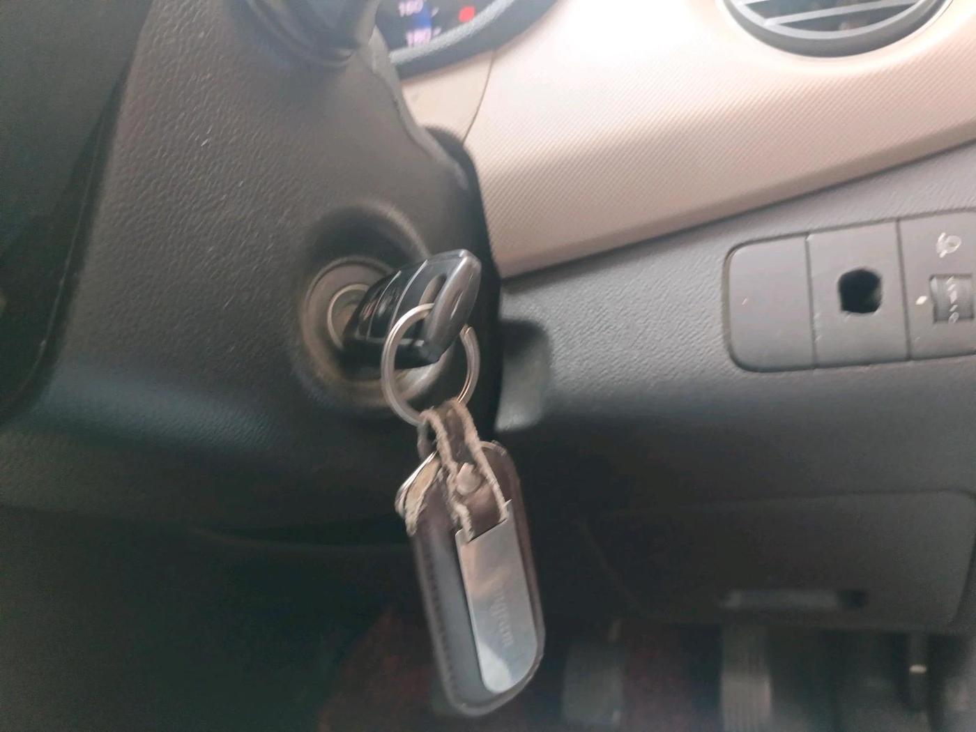 2018 Hyundai Xcent S 1.2, Petrol, Manual, 2,01,933 km, interior