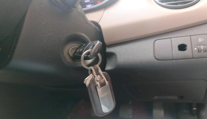 2018 Hyundai Xcent S 1.2, Petrol, Manual, 2,01,933 km, interior