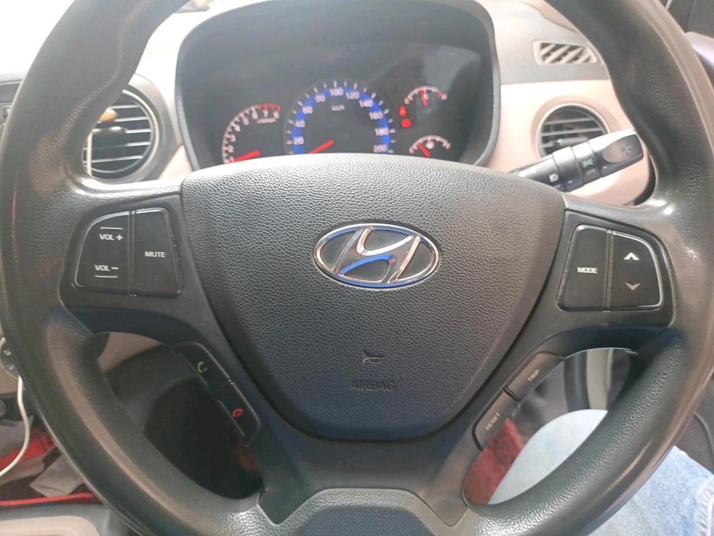 2018 Hyundai Xcent S 1.2, Petrol, Manual, 2,01,933 km, interior
